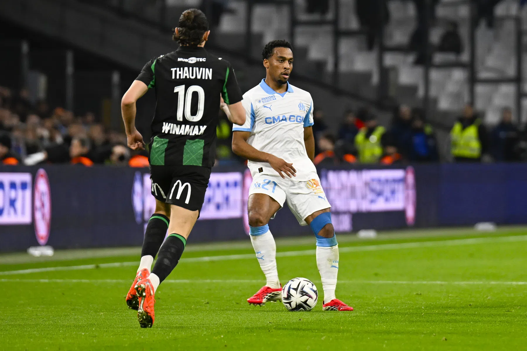 Debutanten Timber en Nwaneri zetten Franse titelstrijd meteen op zijn kop