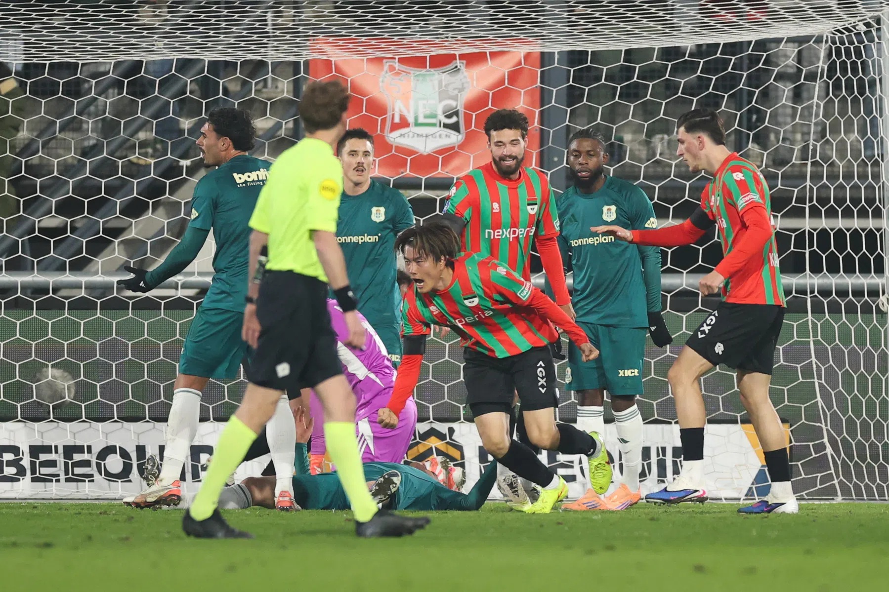 NEC ontsnapt ondanks parel van Namli aan puntenverlies tegen PEC