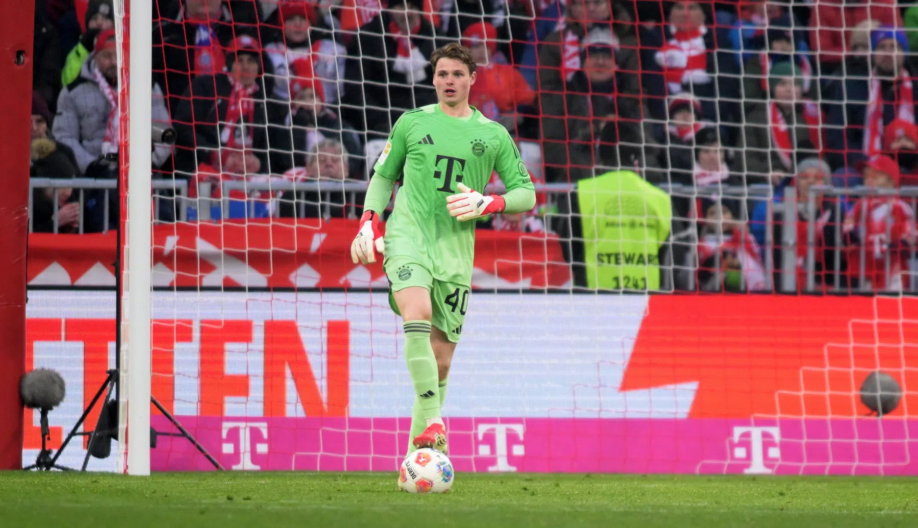 Zeldzame uitglijder Bayern richting duel met PSV, Burger weer goud waard