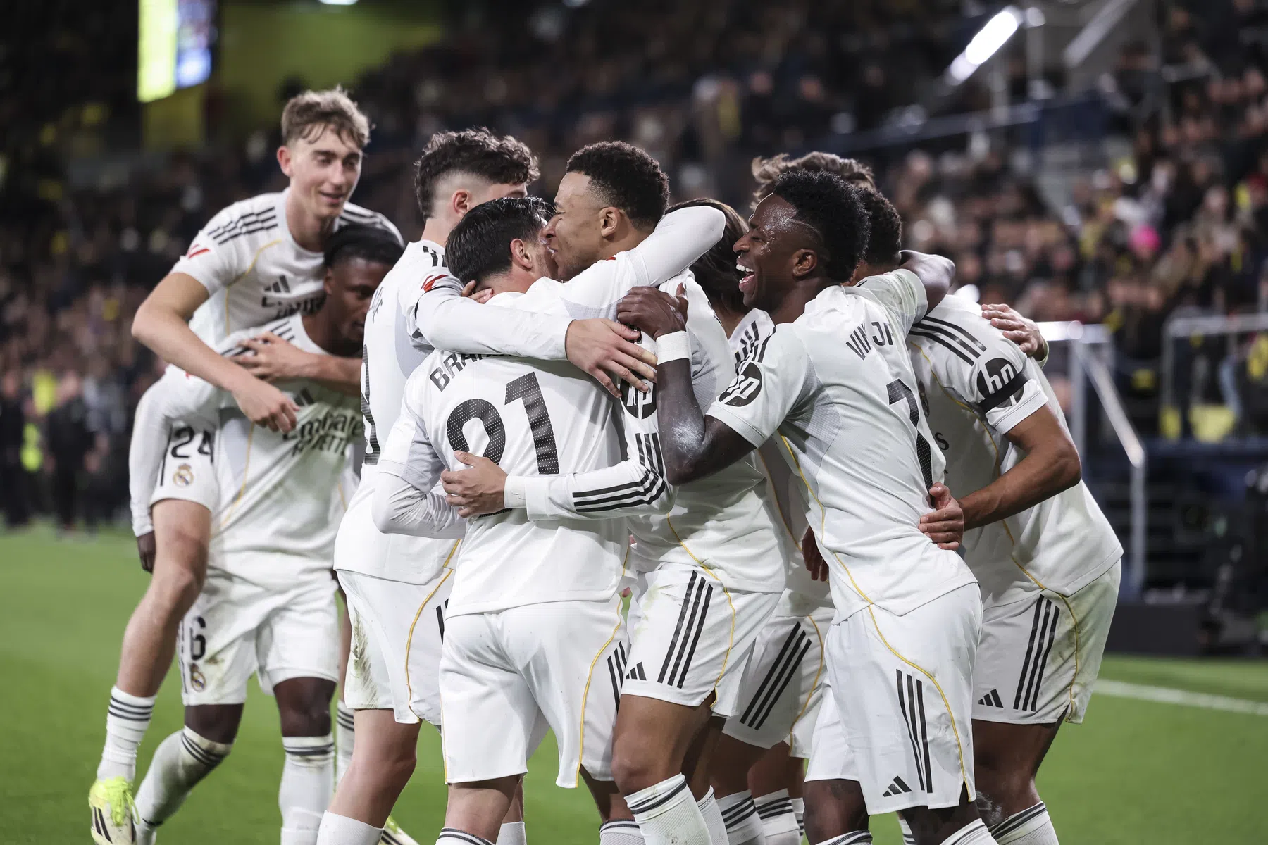 Mbappé draagt geslaagde Panenka op aan onfortuinlijke Díaz