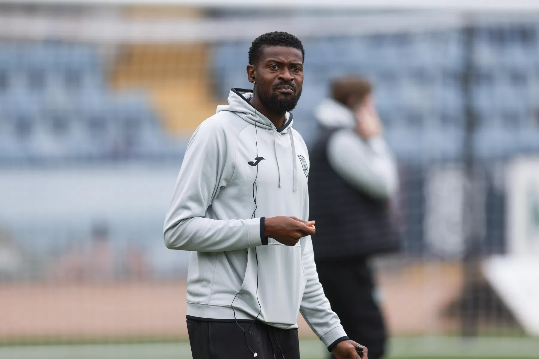 Bokila beschuldigt tegenstander van racistische verwensing na rode kaart