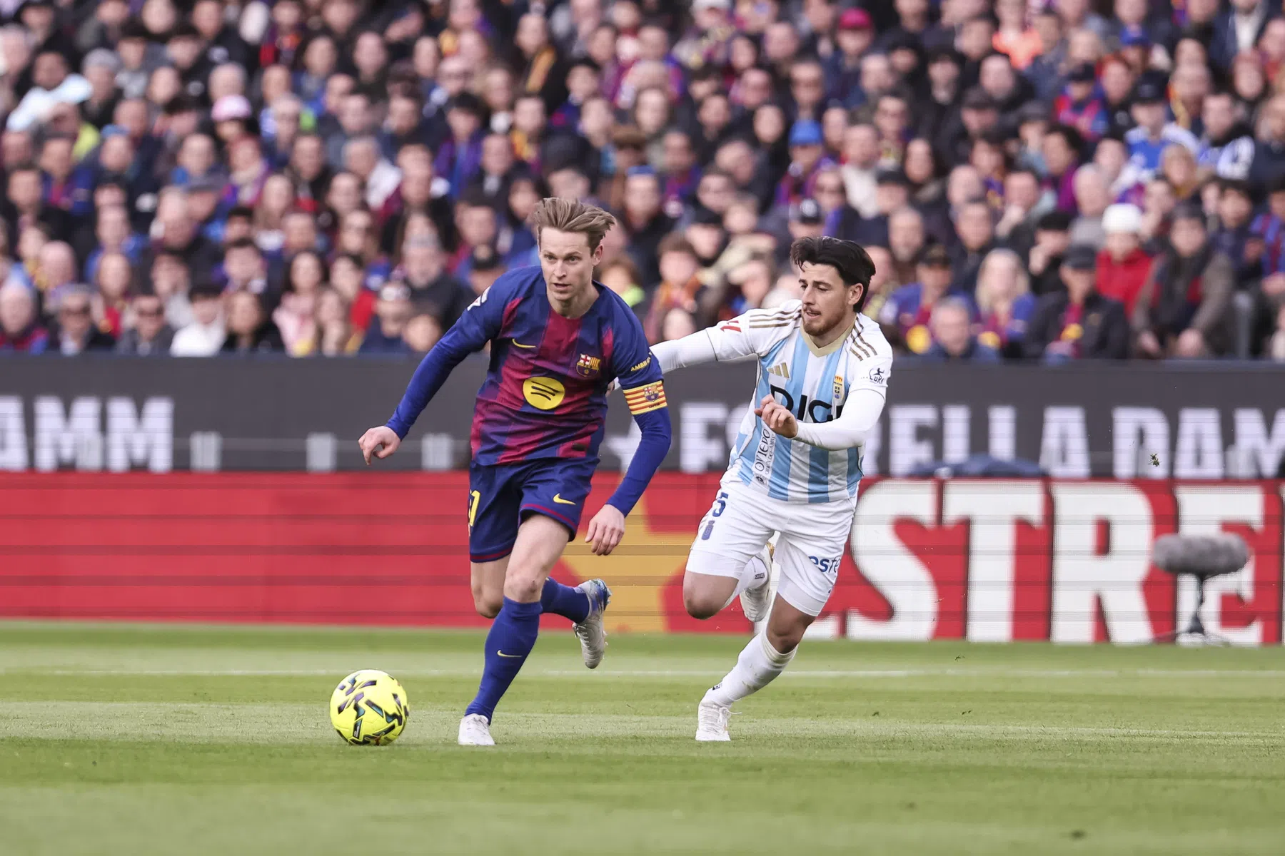 Barca blijft koploper na stiftje Raphinha en prachtgoal Lamine Yamal