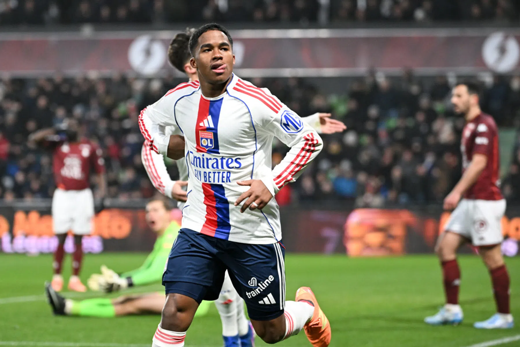 Sensationele Endrick (19) schrijft historie met hattrick voor Lyon
