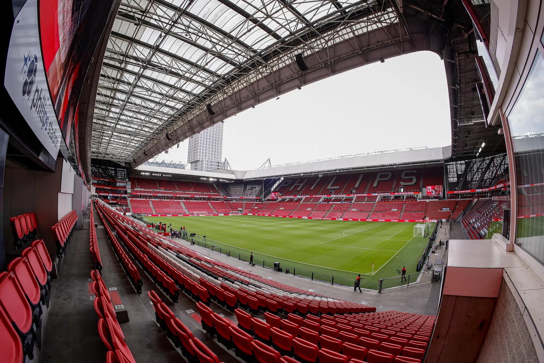 PSV zet veldenhegemonie van Feyenoord onder druk