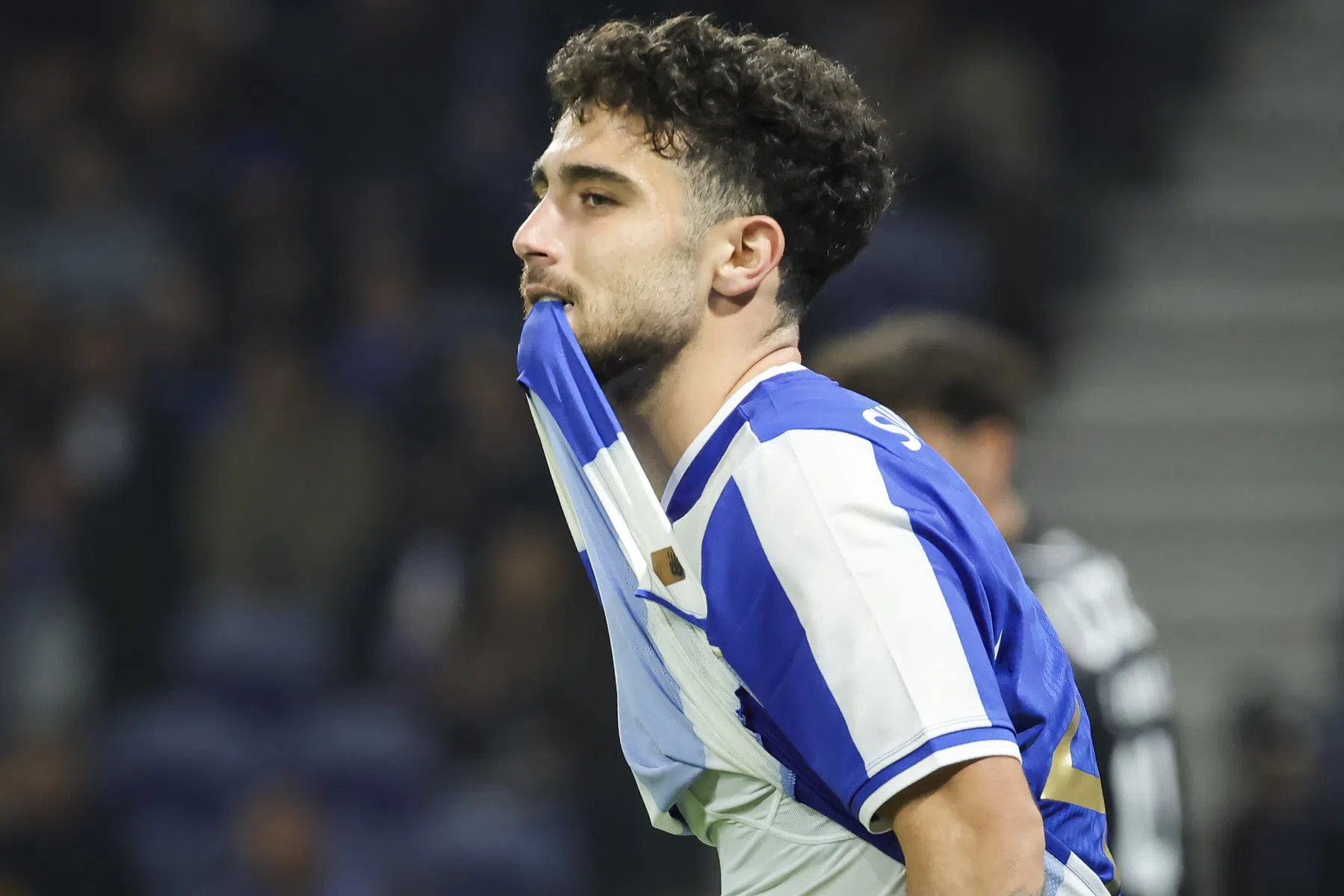 FC Utrecht strikt tweede nieuwe buitenspeler: 'Deze club gelooft in jonge spelers'