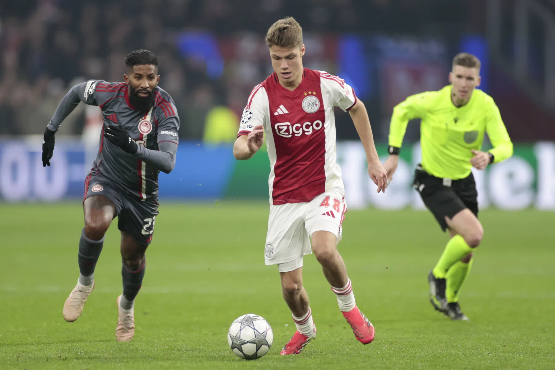 Ajax op Rapport: Dolberg en Steur lichtpuntjes