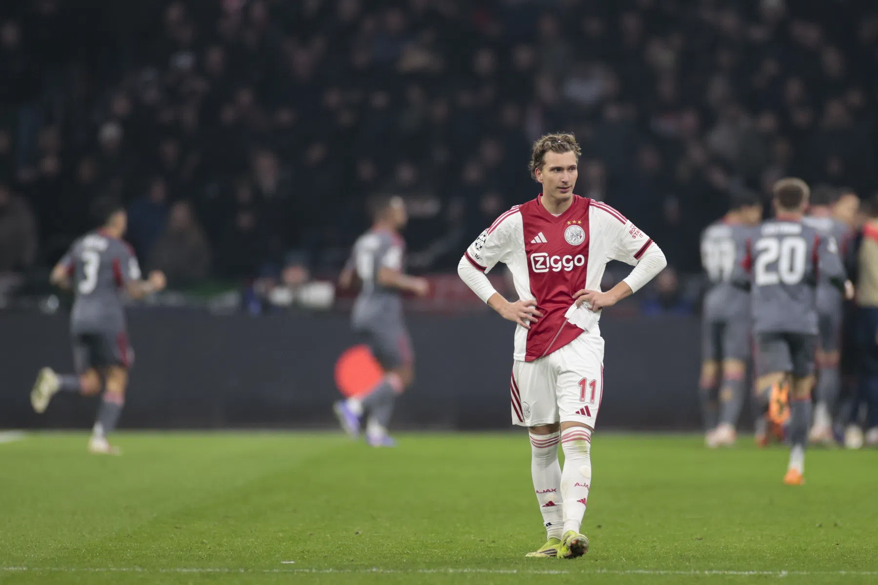 Ajax besluit zwaar teleurstellend Champions League-seizoen met nederlaag