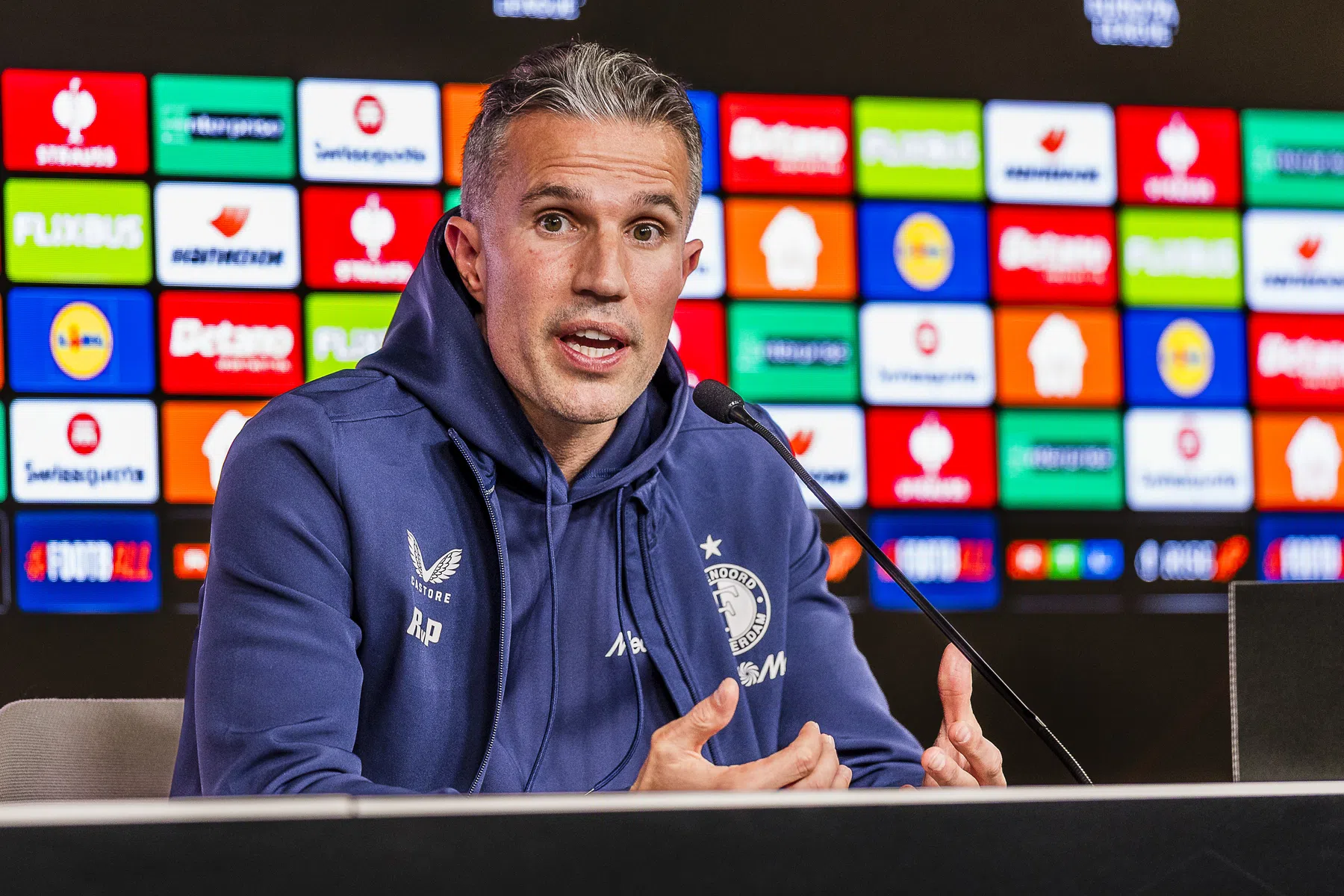 Van Persie negeert scenario's en hoopt straks 'dubbel dankbaar' te zijn