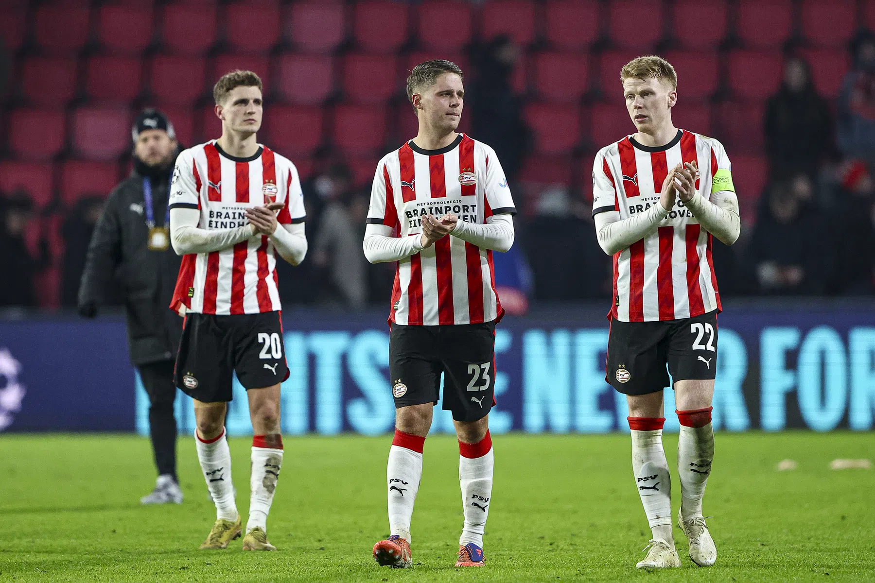 Veerman en Van Bommel zien gemiste kans voor PSV: 'Hadden drie punten moeten zijn'