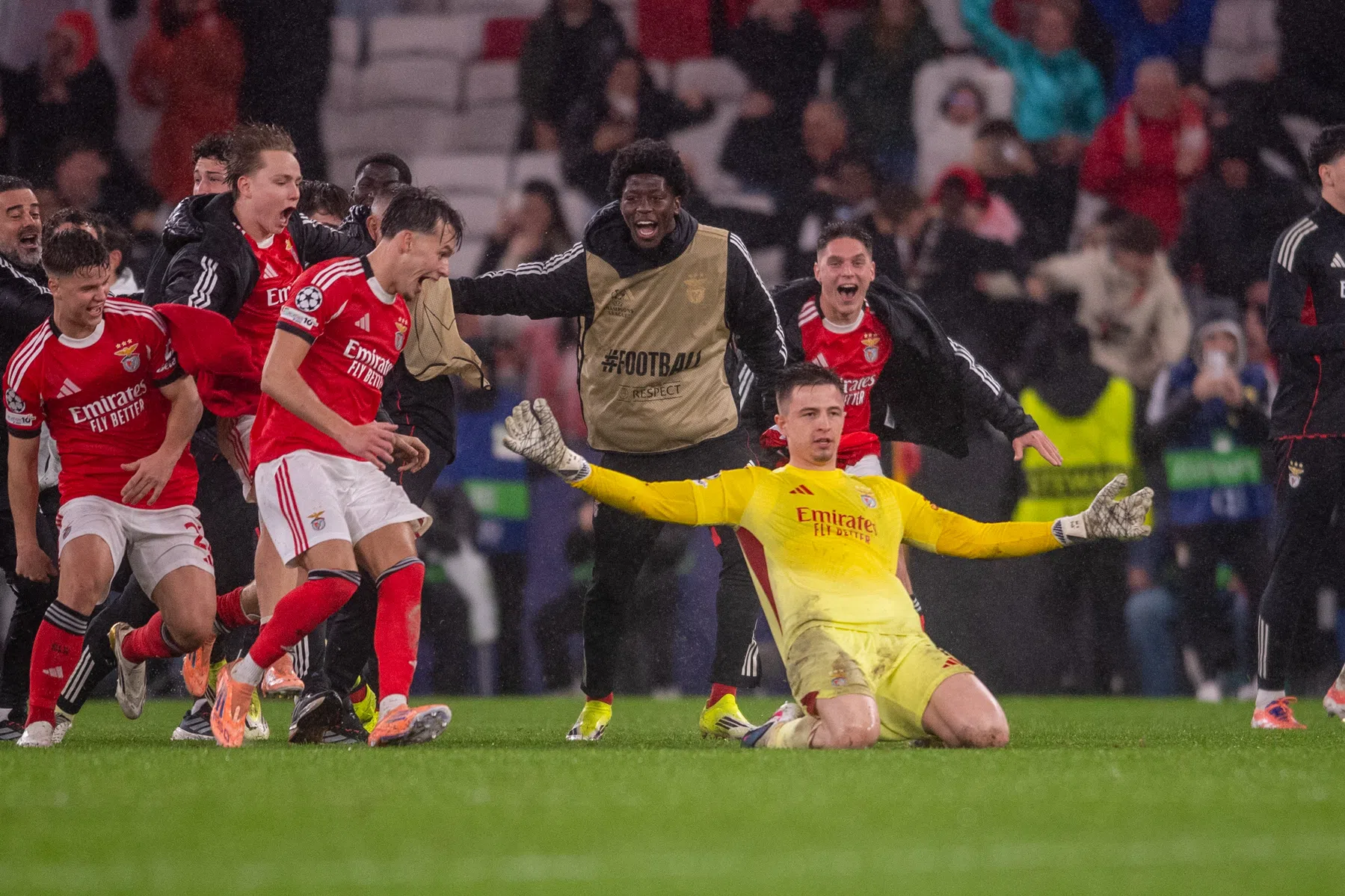 Doelman kopt Benfica naar volgende ronde, Barça en Man City omzeilen tussenronde