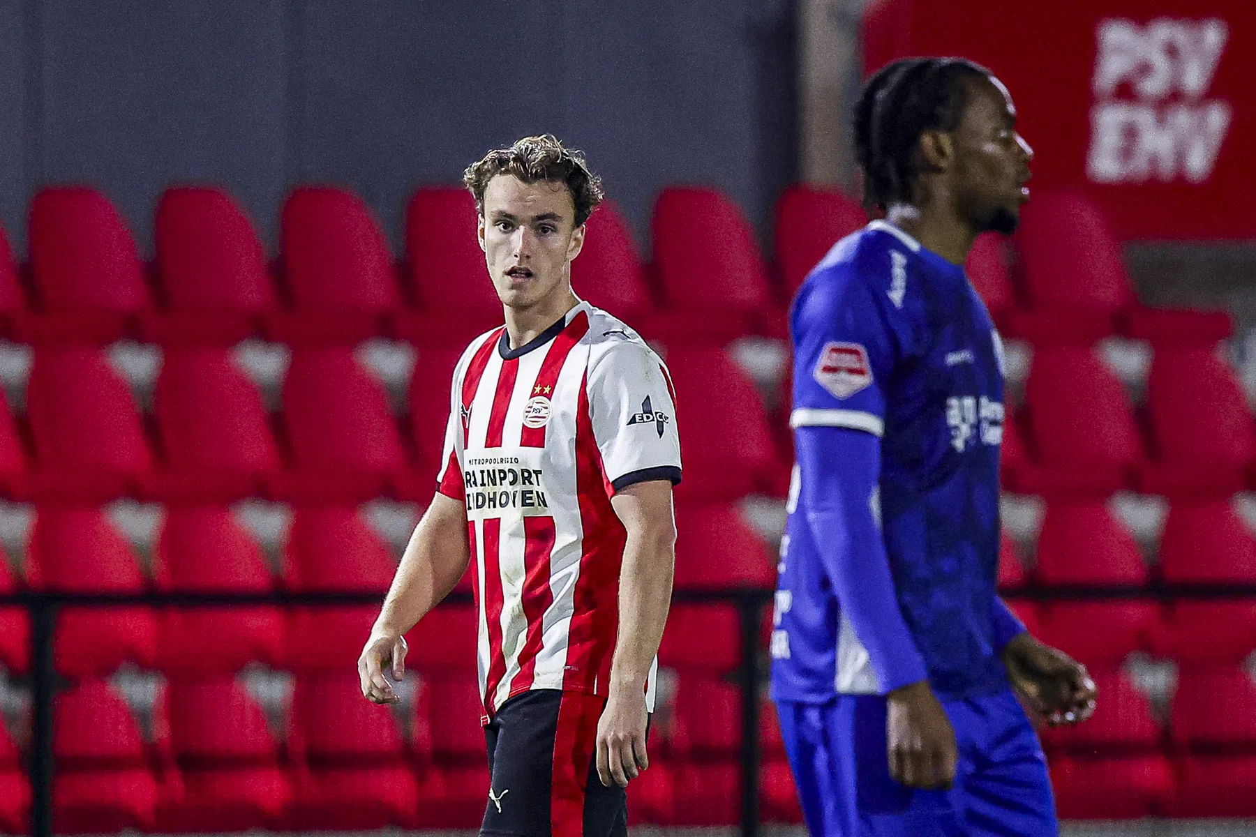 Go Ahead wil na Sampsted ook rechtsback van PSV