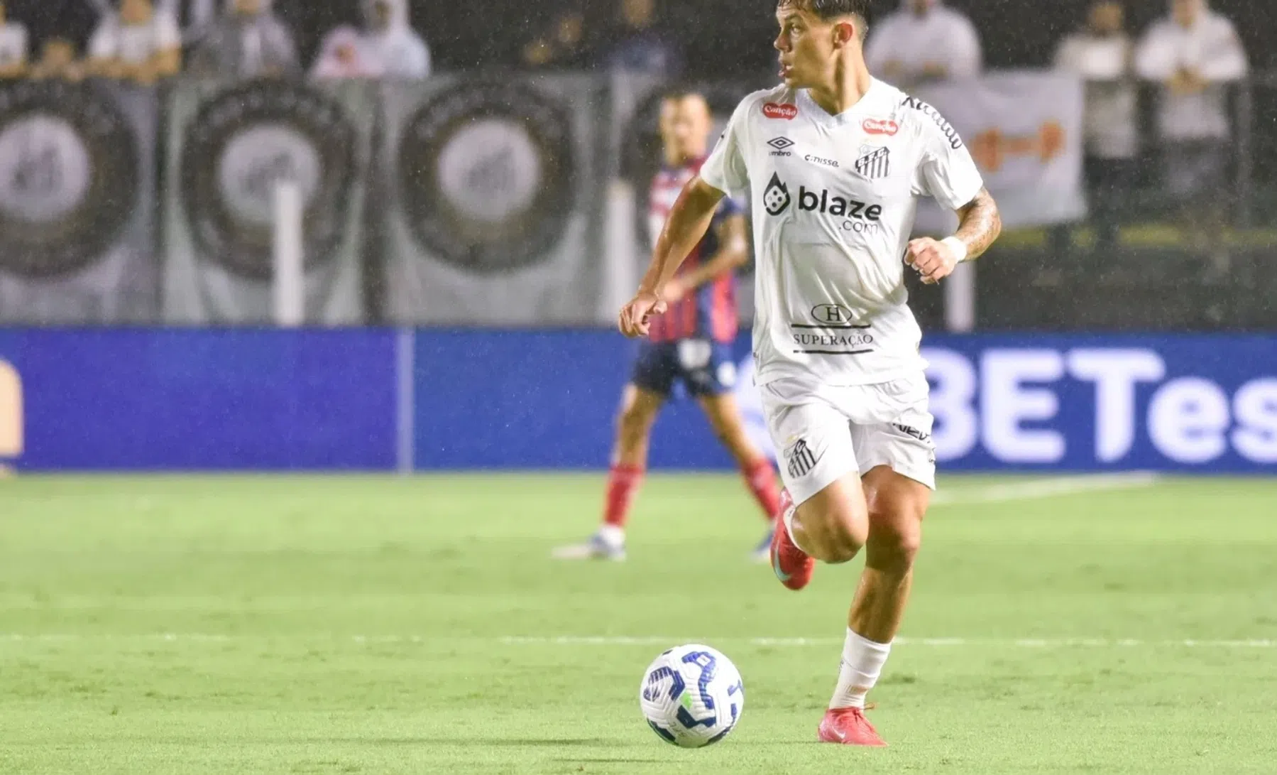 Ajax hoopt snel op duidelijkheid uit Brazilië