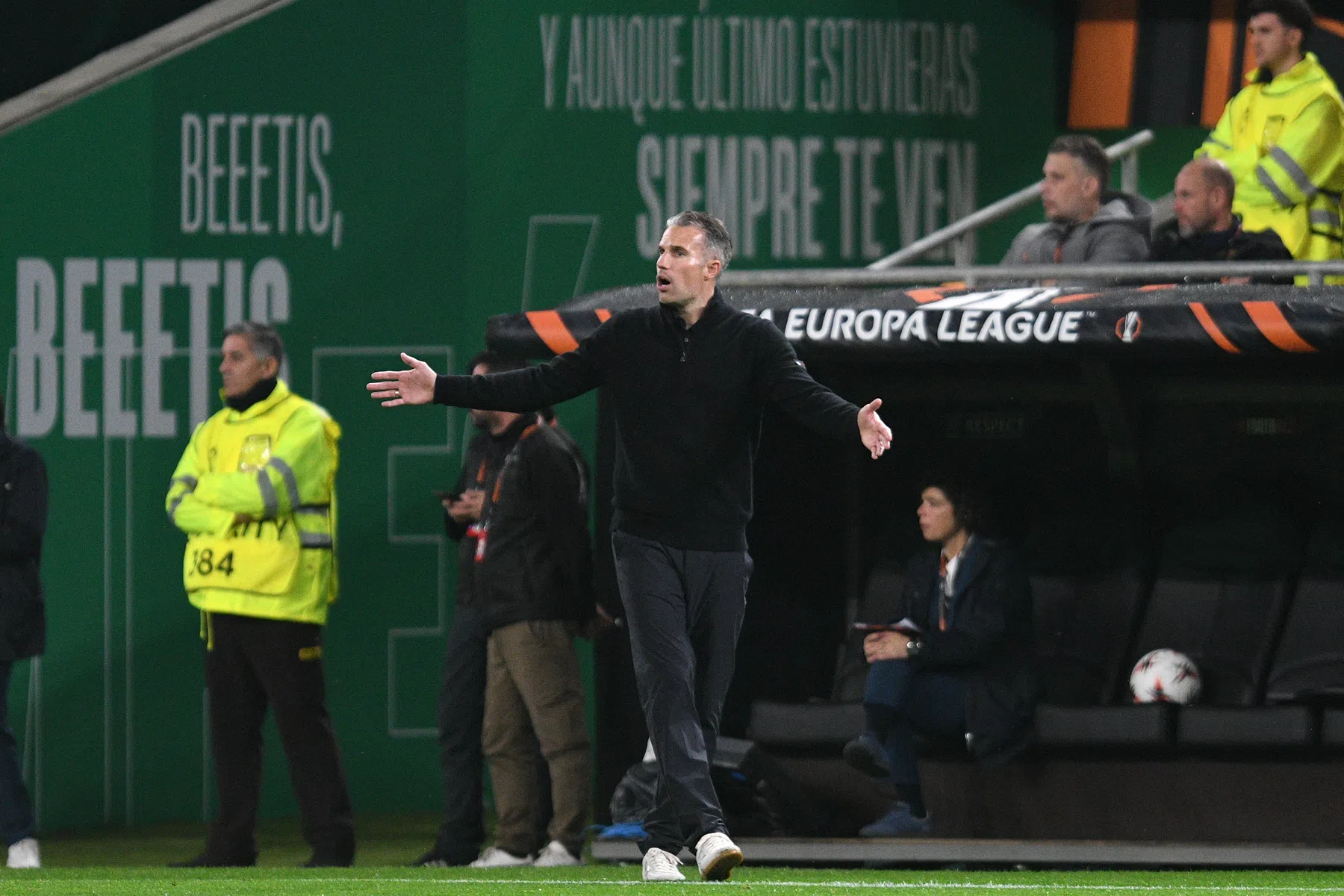 Van Persie ziet ondanks uitschakeling positieve aanknopingspunten richting PSV