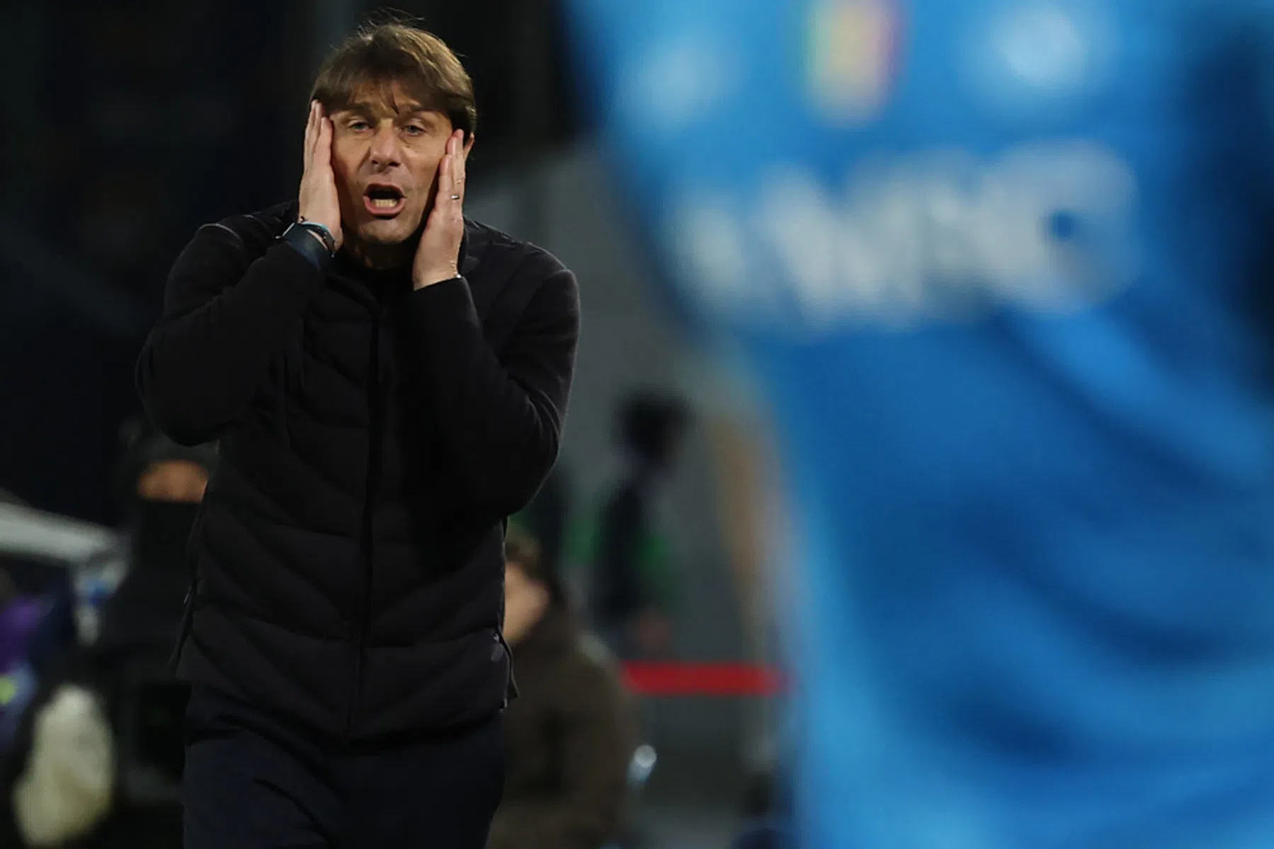 Conte loopt leeg na zware blessure aanvoerder: 'Dit is zelfmoord'