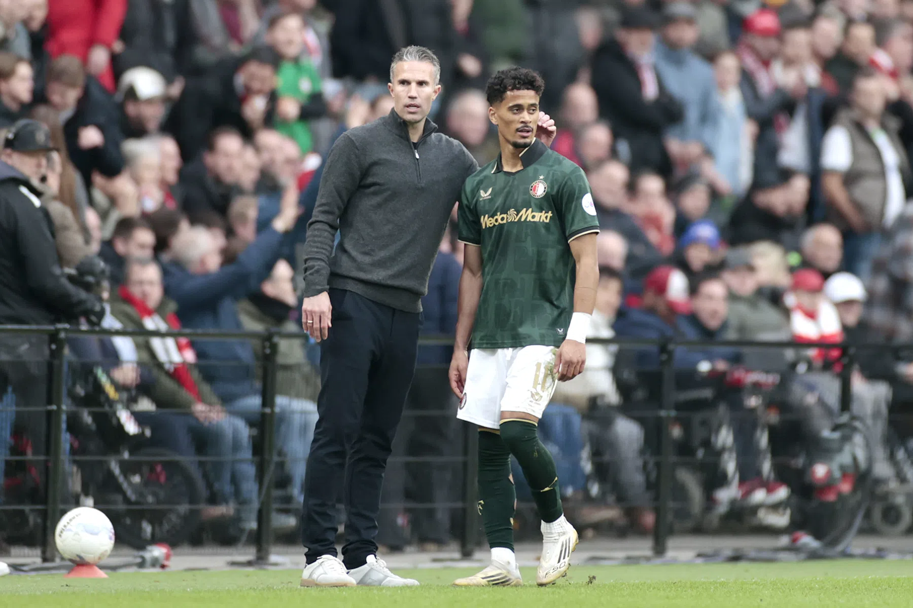 El Ahmadi stipt detail aan bij Feyenoord: 'Dat is wel pijnlijk'