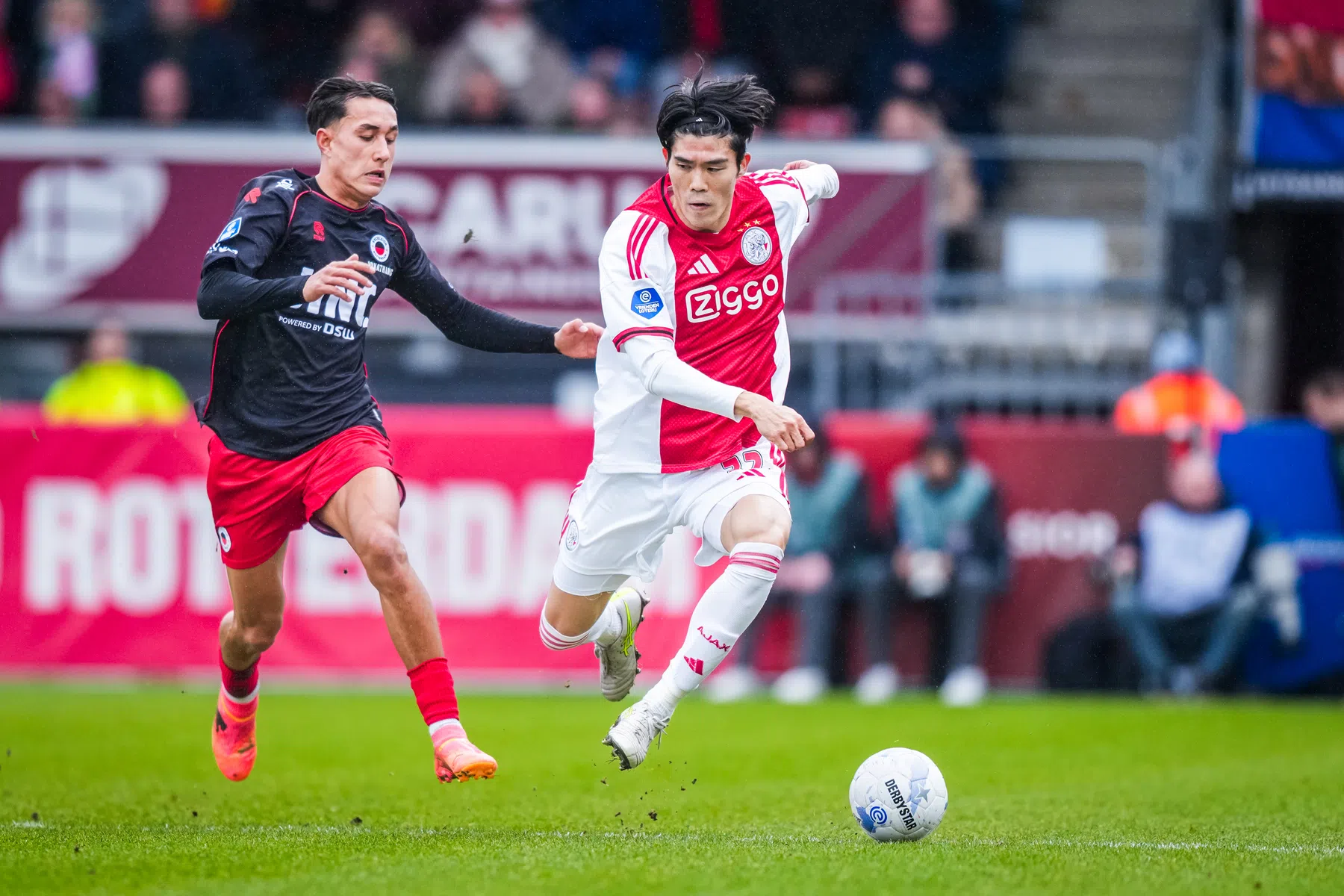 Grim legt uit waarom Tomiyasu zo belangrijk is voor Ajax