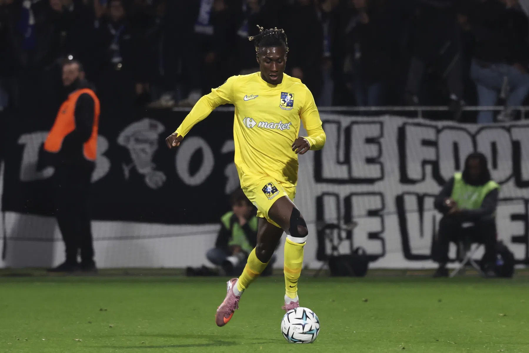 NAC komt in zoektocht naar nieuwe spits uit in Frankrijk