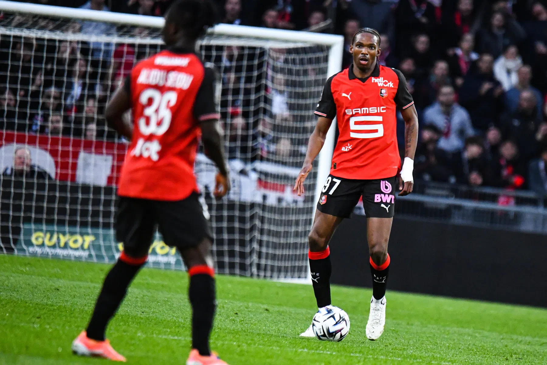 Waarom Liverpool 60 miljoen voor 'nieuwe Van Dijk' betaalt en hij pas later komt