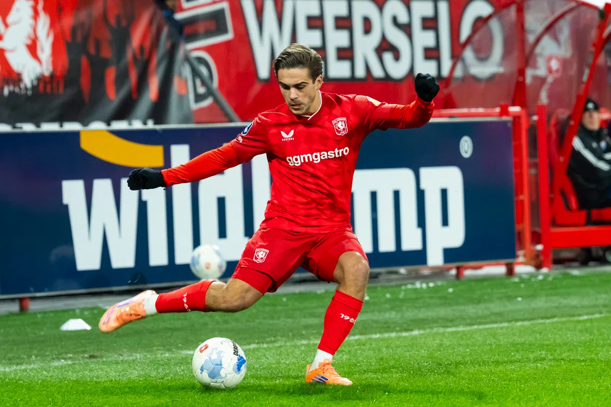 Van Rooij FC Twente weigerde miljoenenbod op Van Rooij: 'Behoorlijke aanbieding'