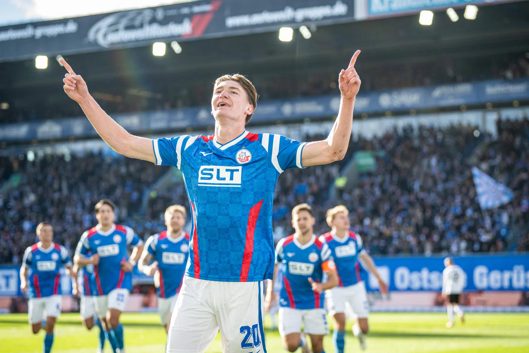 Late deal Rangers helpt NEC ook