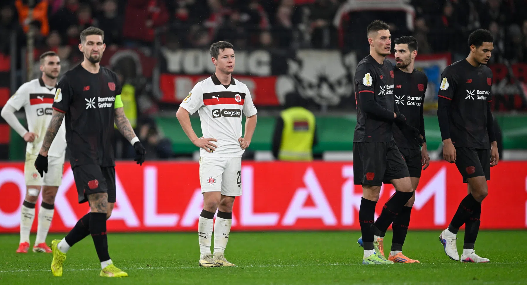 Bekeraspiraties St. Pauli en Kaars uitgedoofd in Leverkusen