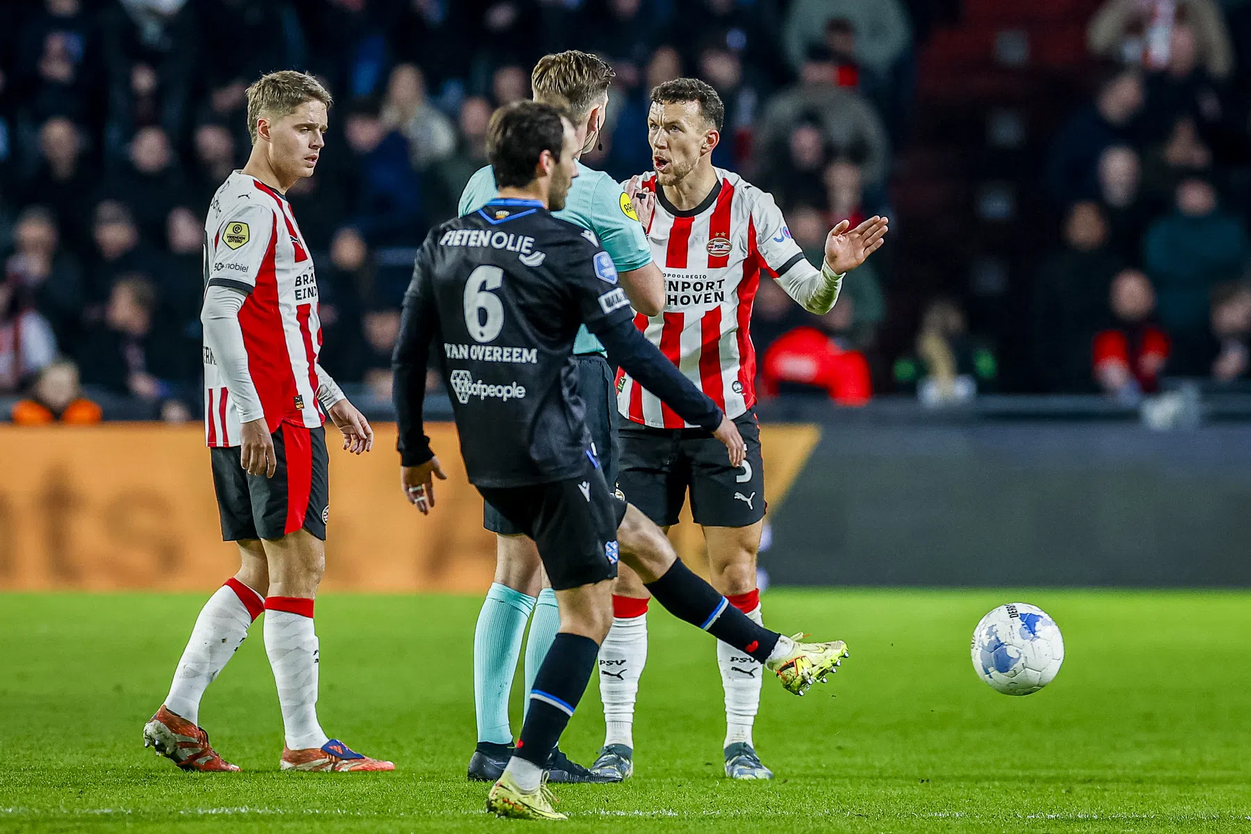 Hierin ontwikkelde Veerman zich tot sterspeler van PSV