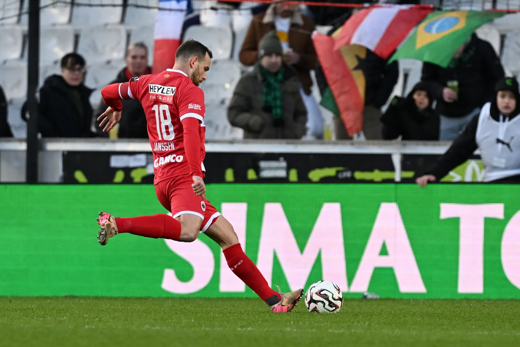 Janssen bezorgt Antwerp goede uitgangspositie tegen negental Anderlecht