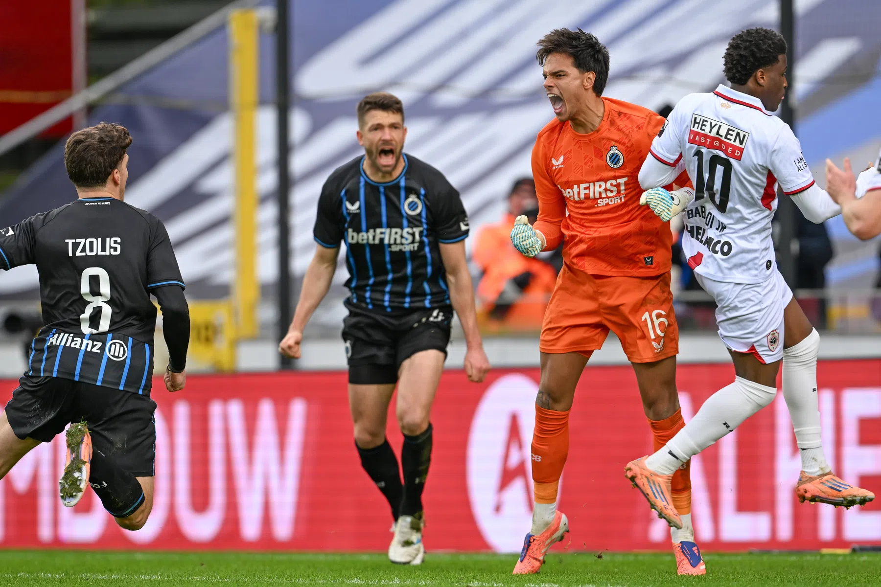 De keeper die na een dubbele nekbreuk in de Champions League debuteerde 