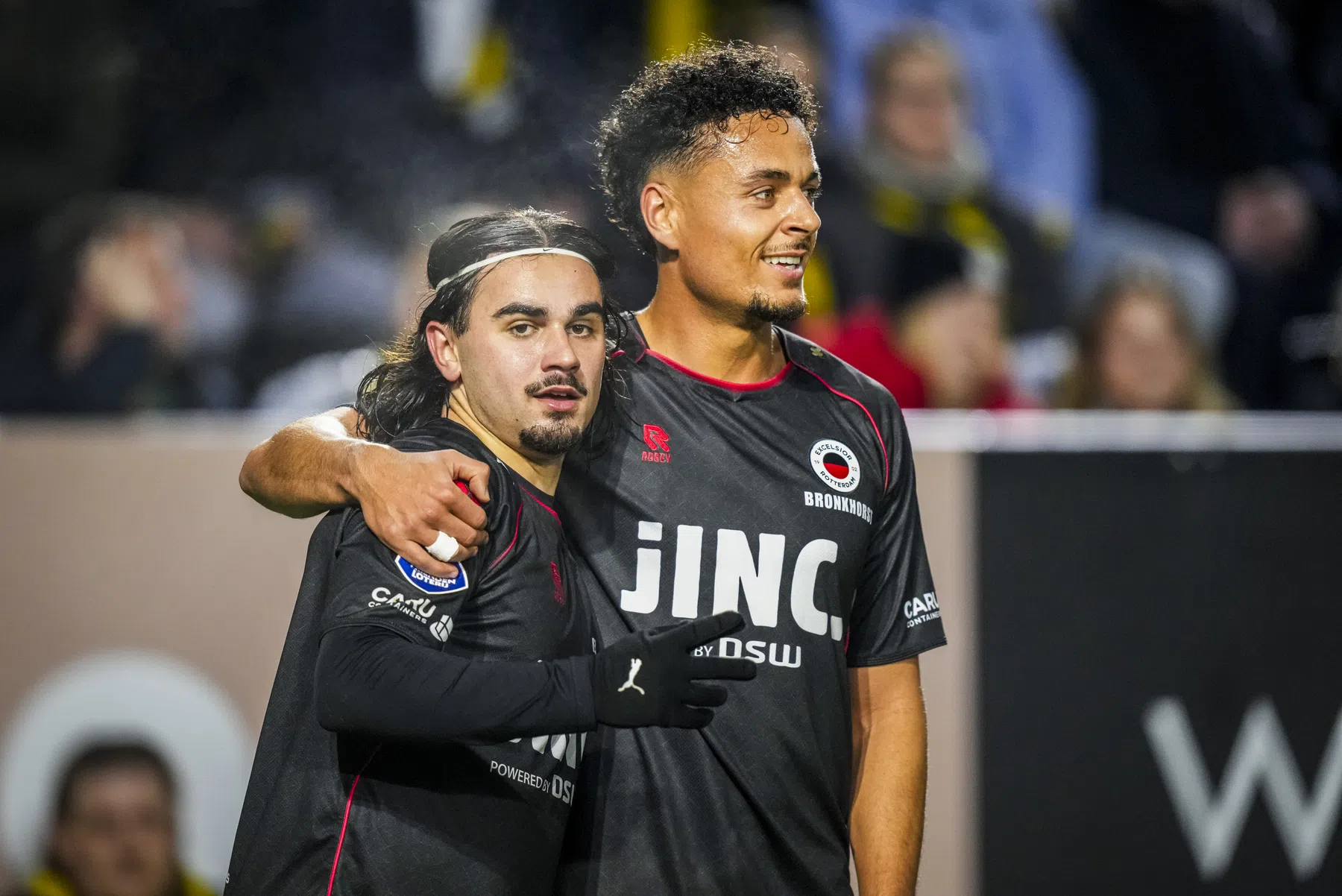 Vroege rode kaart en wereldgoal helpen Excelsior op weg naar cruciale uitzege