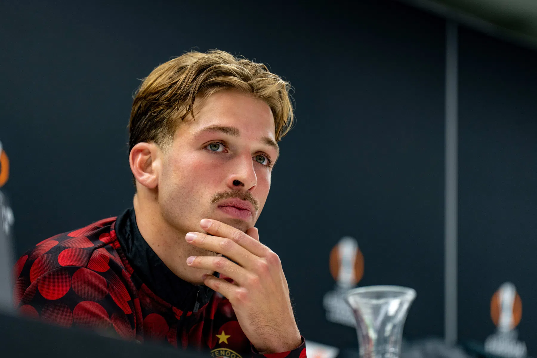 Valente reageert vereerd op 'rugnummerpromotie' bij Feyenoord