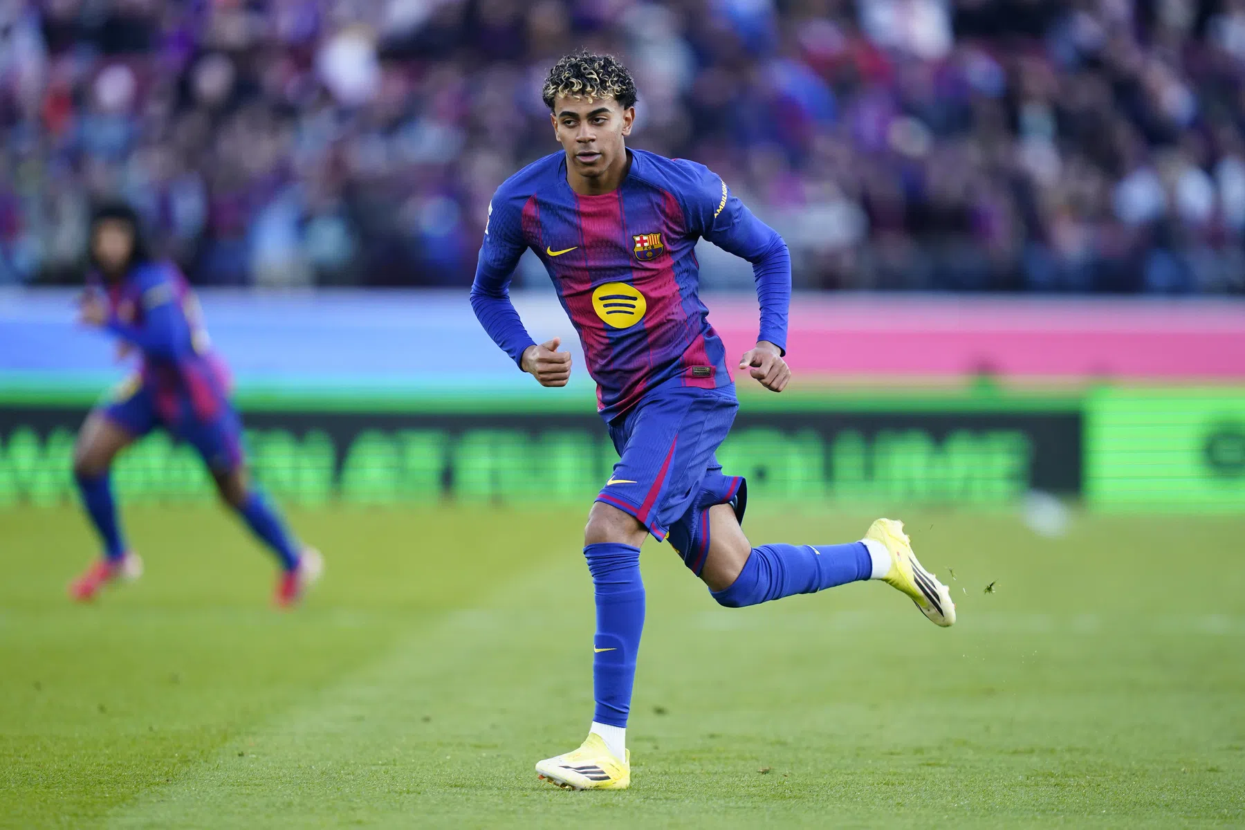 Barca maakt geen fout dankzij imposante Lewandowski en doelpuntenmachine Lamine