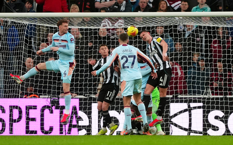 Goal van jubilaris Botman wordt overschaduwd: Newcastle verliest weer