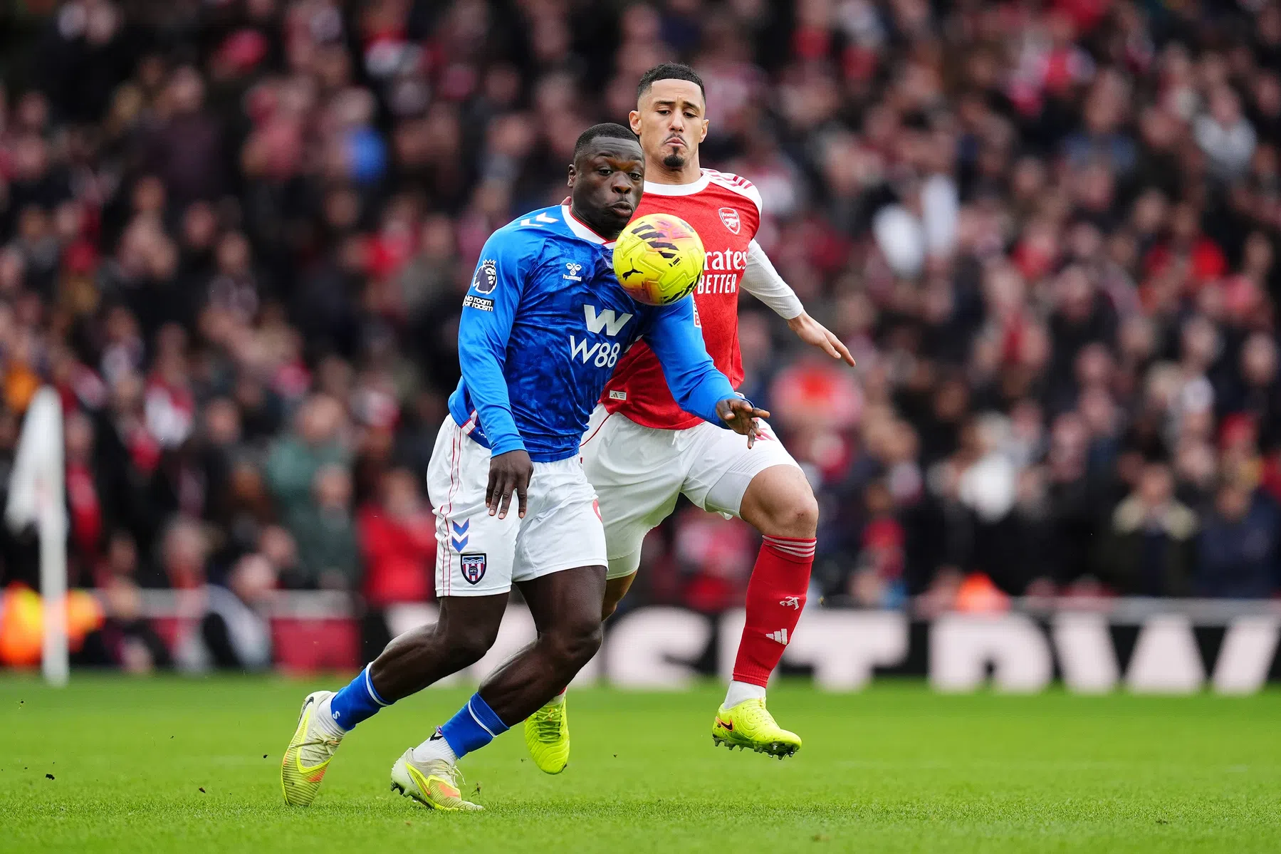 Arsenal heeft geen corners nodig tegen het Sunderland van ontsnappende Brobbey