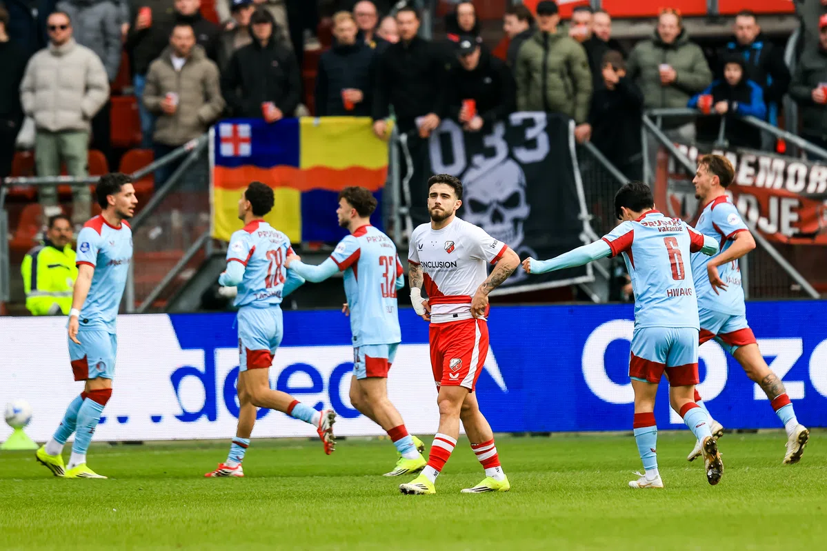 Matig Feyenoord wint kwakkelkraker en is weer tweede