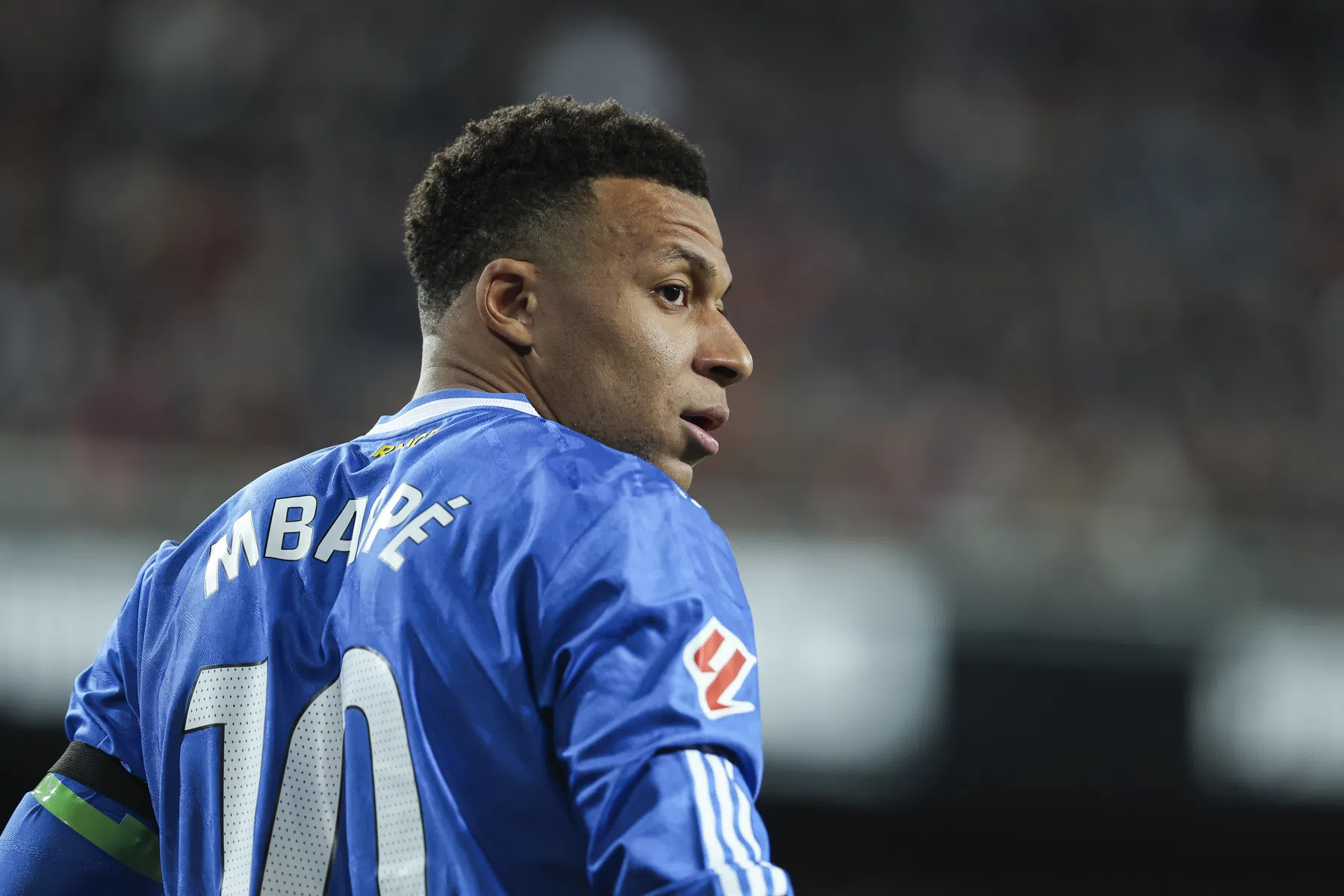 Real Madrid worstelt zich zonder Vinicius en Bellingham langs Valencia