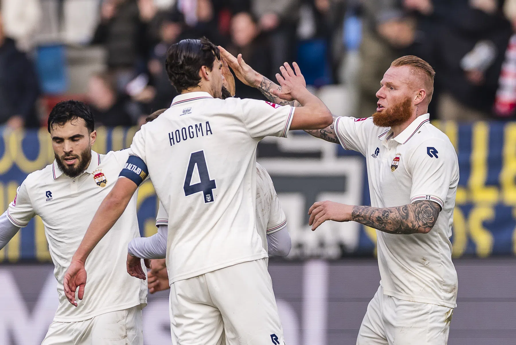 Kolderieke eigen goal bezorgt Willem II zege na dramatische start