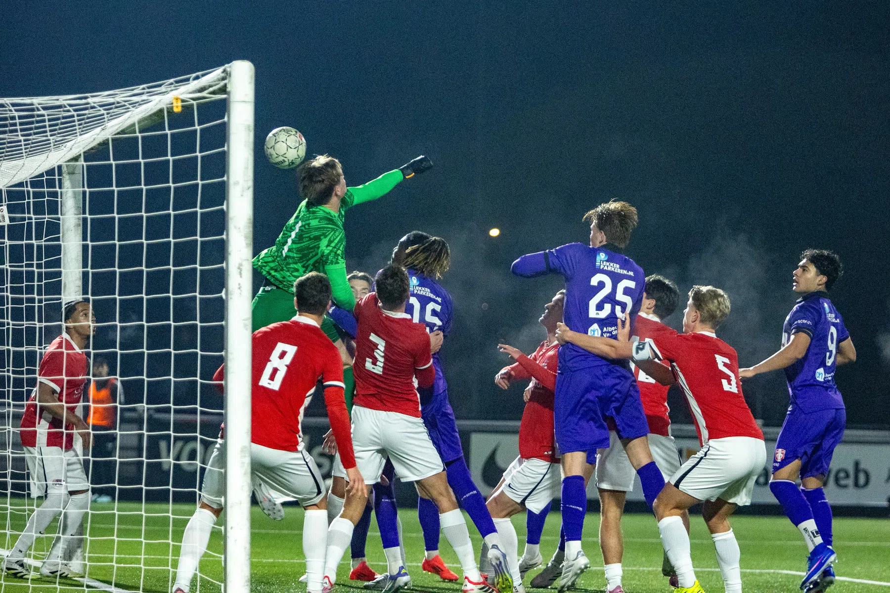 FC Dordrecht jaagt op meer, Jong PSV best of the rest