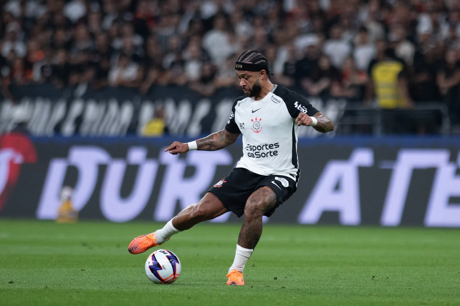 Memphis biedt excuses aan voor door Cicinho bespotte penaltymisser