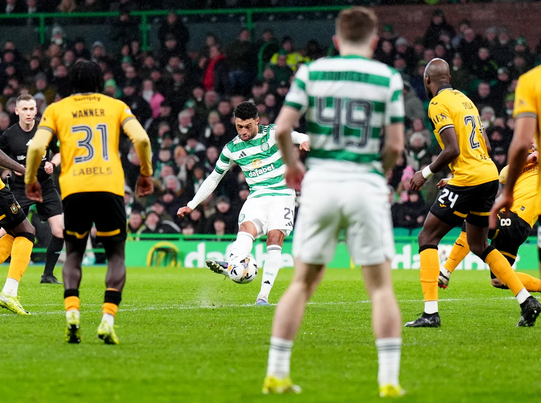 Oxlade-Chamberlain bezorgt Celtic drie punten bij debuut