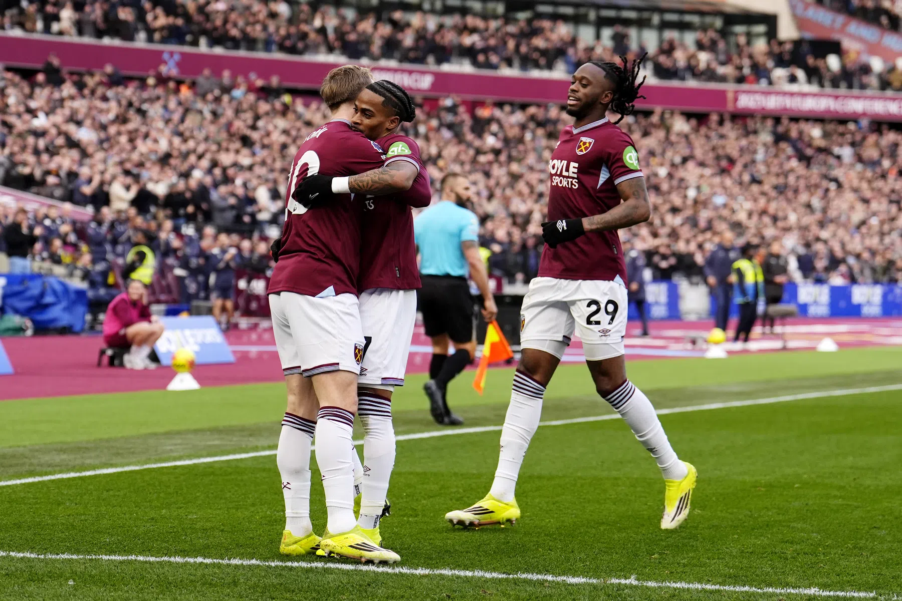 Extra zout in de wonden: West Ham-selectie viert punt tegen Man Utd bij de kapper