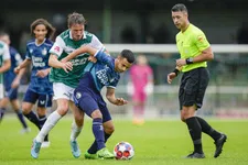 Ziedend oud-Feyenoord-talent dient klacht in na scheenbeenbreuk in België