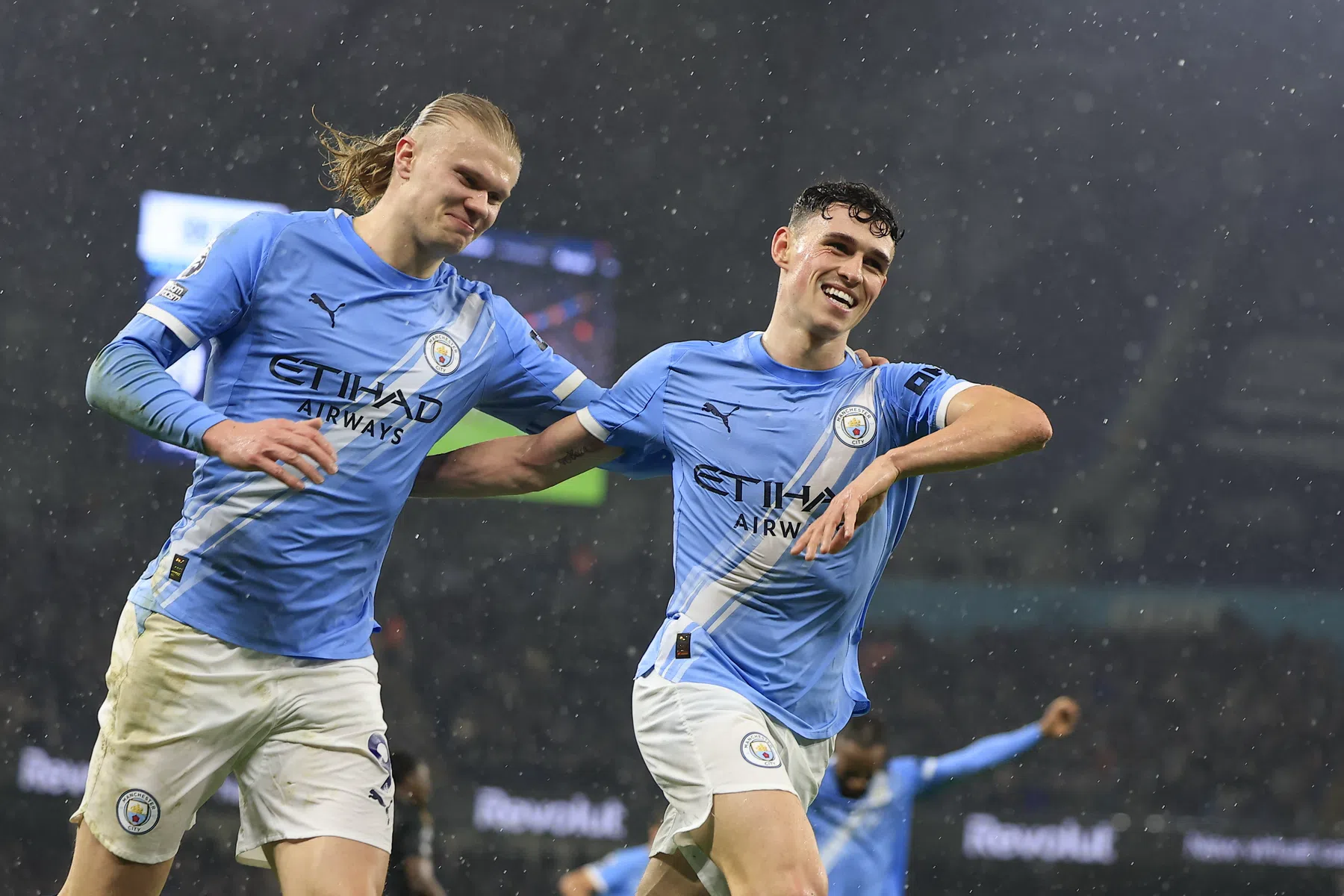 Man City legt druk bij Arsenal, Strand Larsen slachtoffer spectaculaire comeback