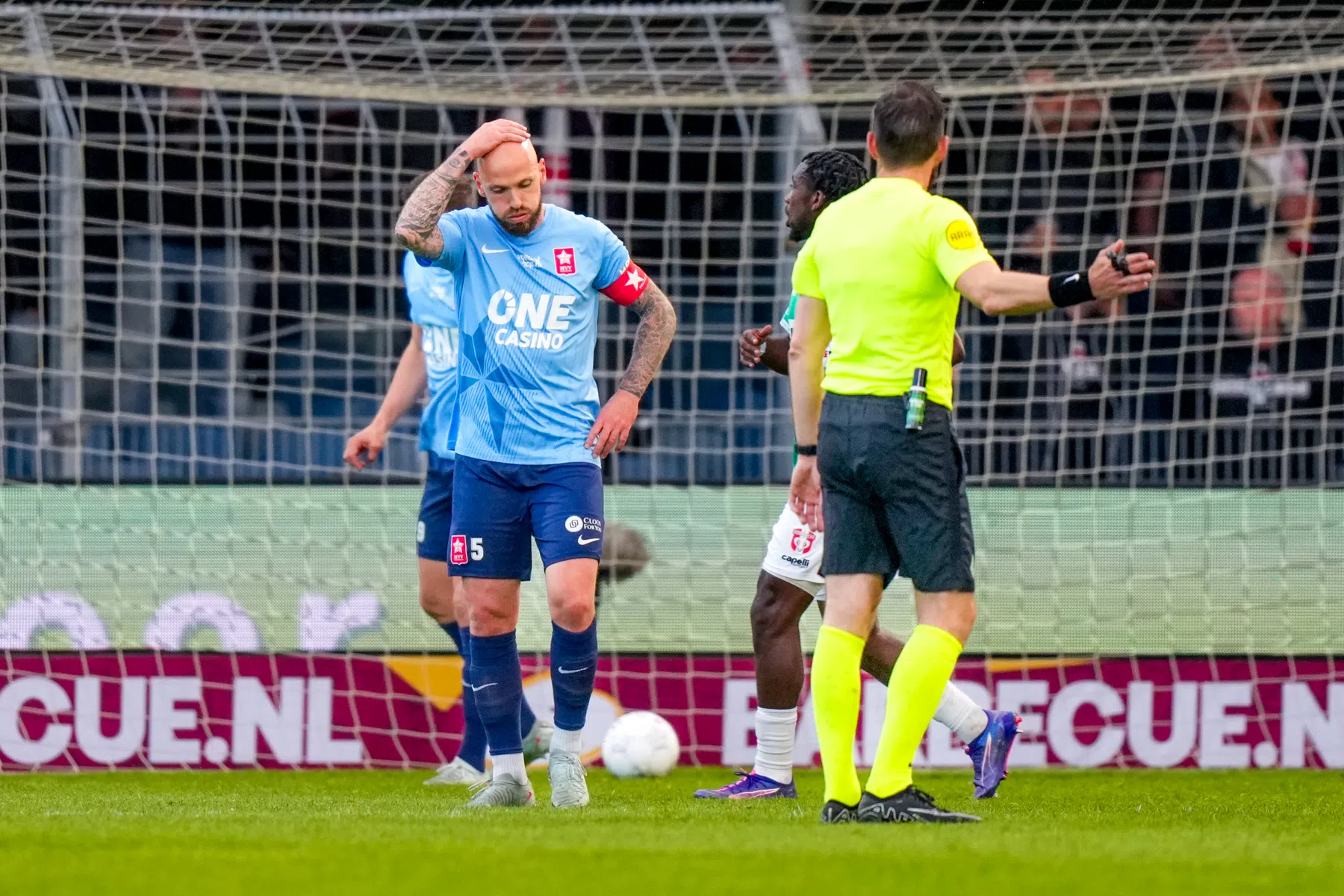 Verbannen Smeets haalt uit naar MVV