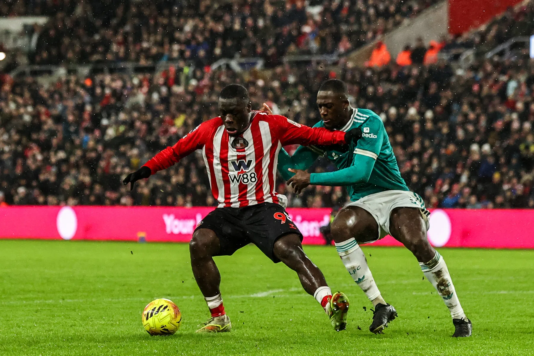 Van Dijk prijst Konaté: 'Brobbey was negentig procent van de tijd bij hem'