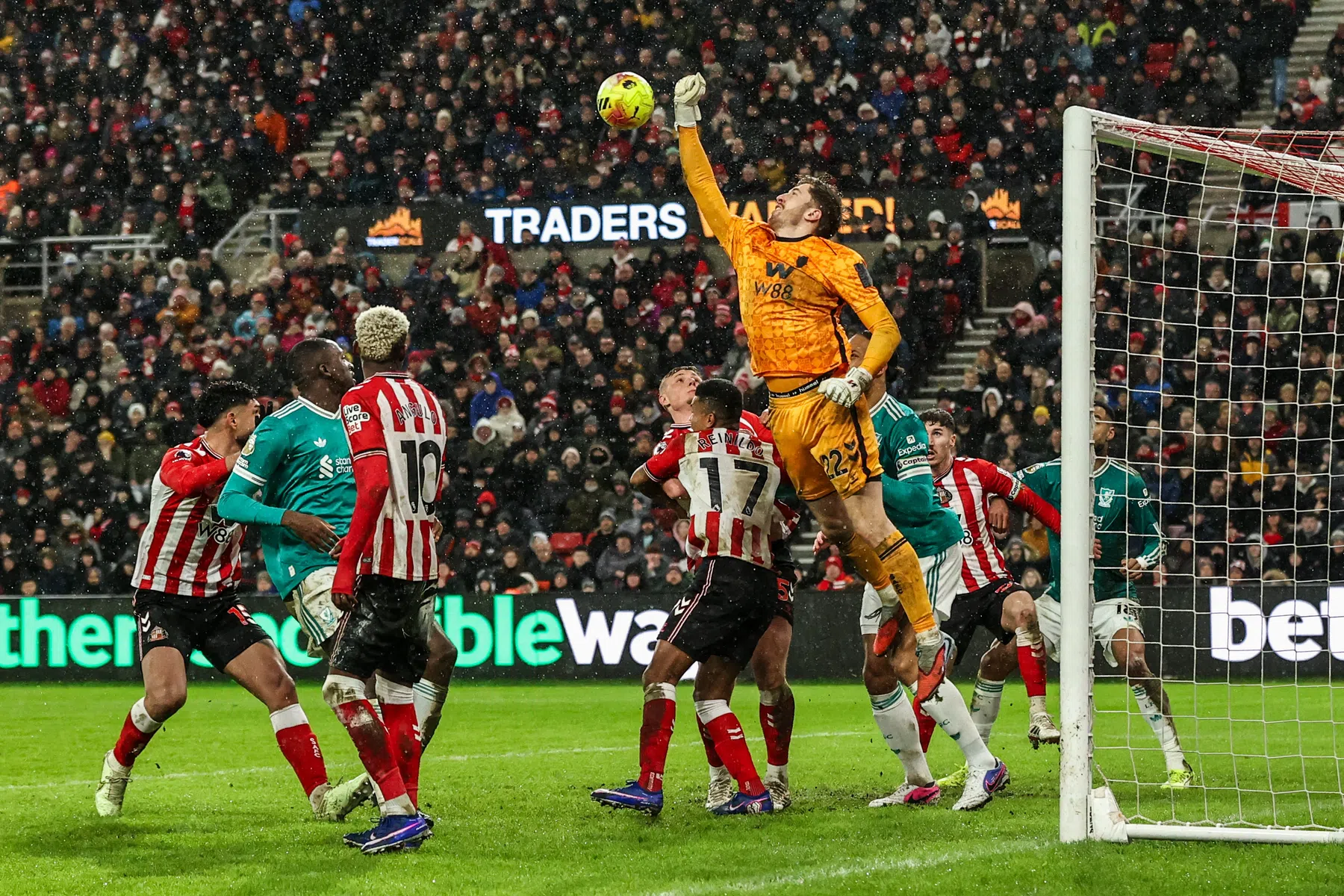 Roefs geniet van zeiknat Stadium of Light: 'Ergens anders blijven mensen thuis'