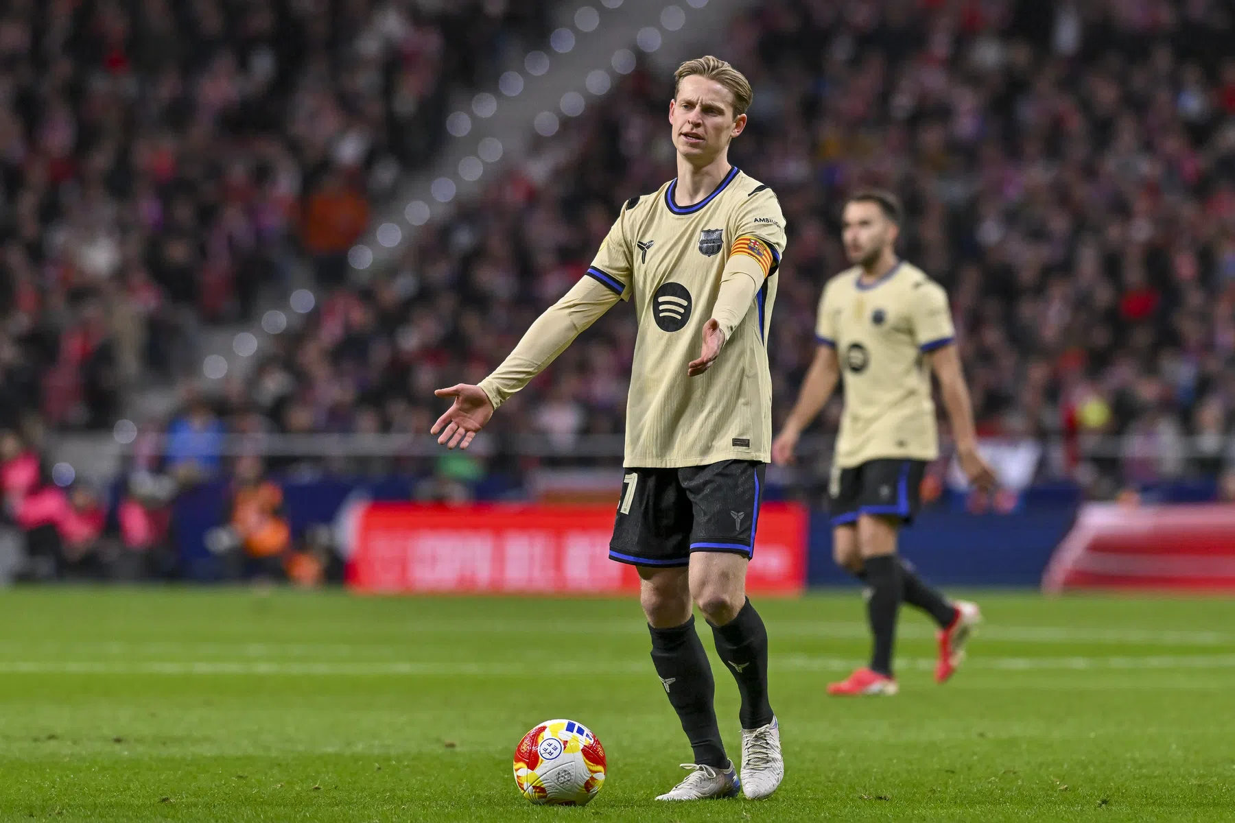 De Jong windt zich op over VAR-moment: 'Dit is een schandaal'