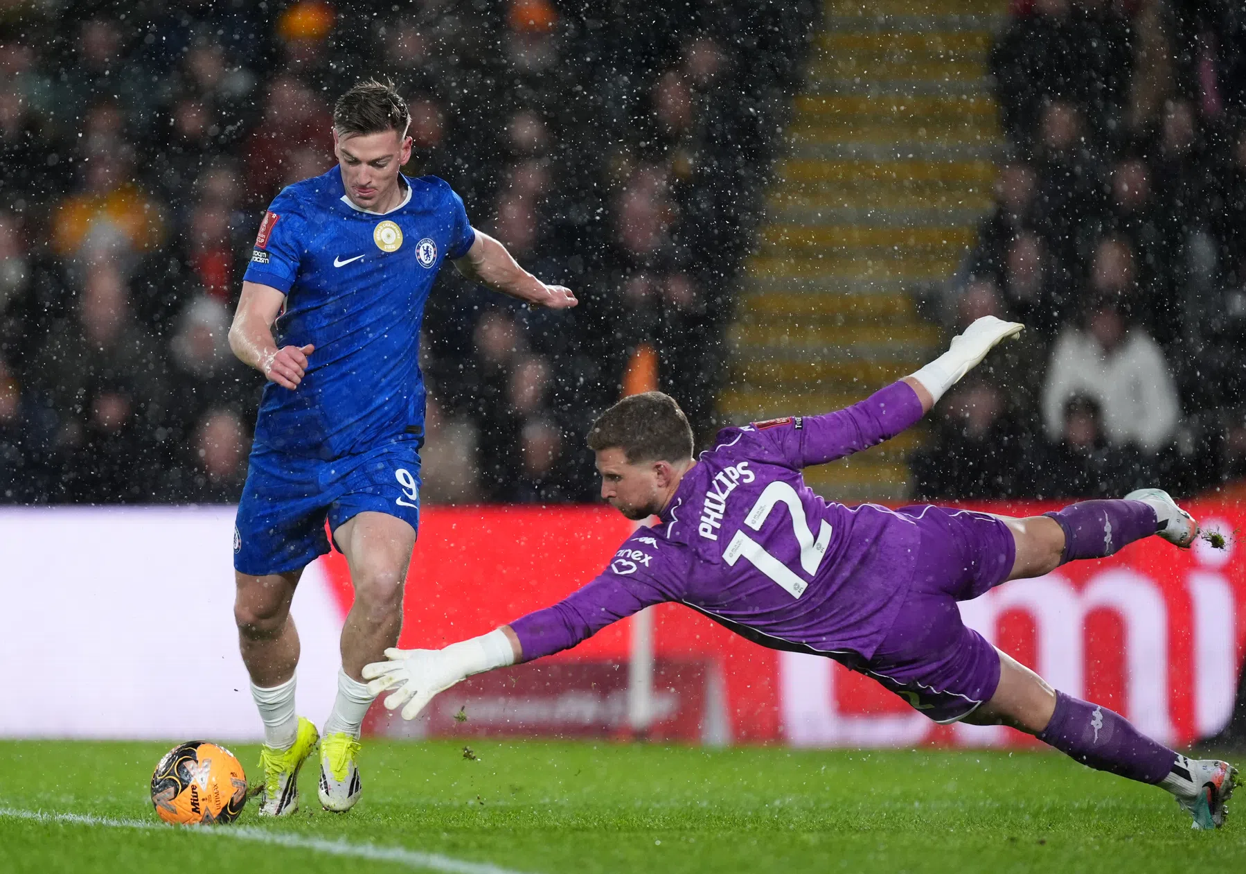 Chelsea boekt ruime bekerzege ondanks hilarische misser Delap