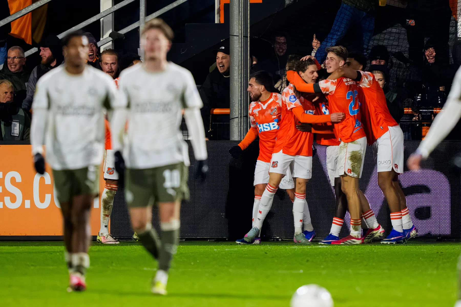 Wereldgoal Volendam bezorgt zwak PSV eerste Eredivisie-nederlaag sinds augustus