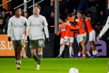 Wereldgoal Volendam bezorgt zwak PSV eerste Eredivisie-nederlaag sinds augustus
