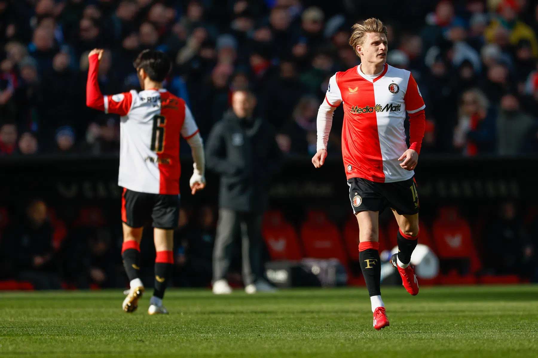 Van Persie vreest voor Targhalline na 'smerige overtreding' en vertelt over Steijn